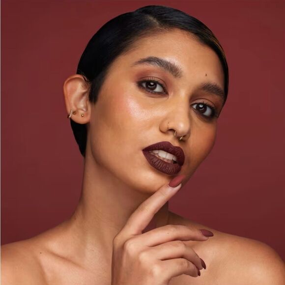 Huda Beauty Liquid Matte in “Drama Mama” - Picture 5 of 5